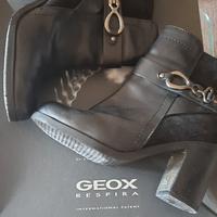 Stivaletti neri Geox n.36.5 con fibbie