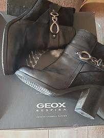 Stivaletti neri Geox n.36.5 con fibbie