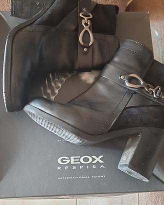 Stivaletti neri Geox n.36.5 con fibbie