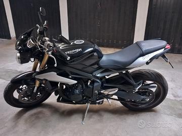 Moto Triumph Street Triple 675