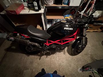 Ducati Monster 695