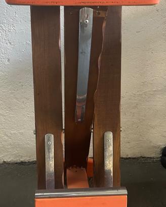 SGABELLO IN LEGNO E IN TESSUTO