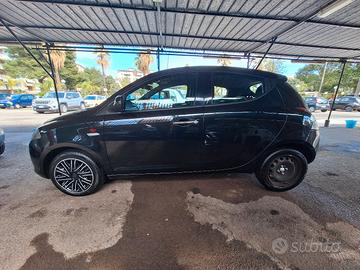 lancia ypsilon 2012