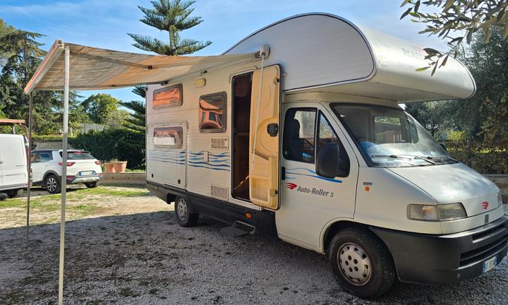 Camper AUTONOMO pannello solare e serbatoio acqua