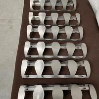 Portabottiglie da parete in acciaio spazzolato