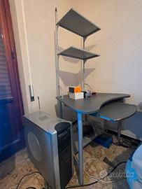 Scrivania PC con ripiani  
