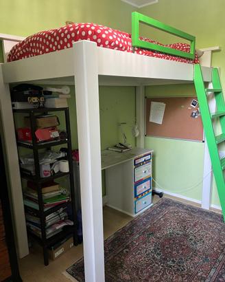 Letto sospeso in legno massello