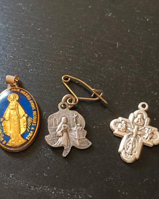 Lotto di ciondoli religiosi