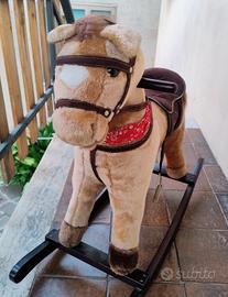 Cavallo a dondolo 