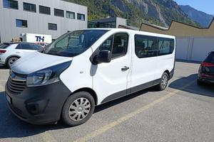 Opel Vivaro 9 posti passo lungo 