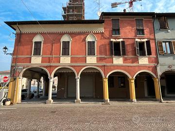 Locale commerciale con abitazione annessa