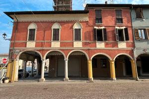 Locale commerciale con abitazione annessa