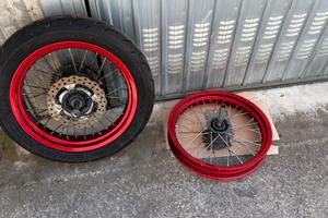 Cerchi motard rossi Husqvarna 125 4T 2008 + gomme