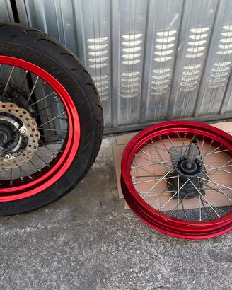Cerchi motard rossi Husqvarna 125 4T 2008 + gomme