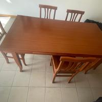  tavolo con 6 sedie 