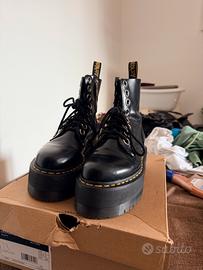 Dr. Martens stivali platform