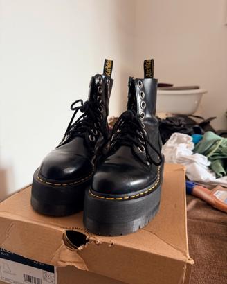 Dr. Martens stivali platform