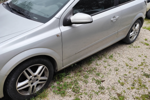 Opel Astra gtc LEGGERE LA DESCRIZIONE