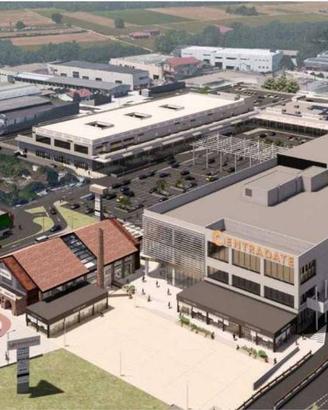 Immobile di 5000 m² con 1 locale a Tradate