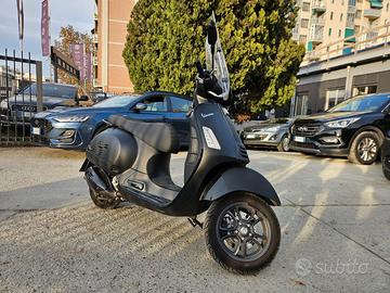 Piaggio Vespa 300 GTS - 2023