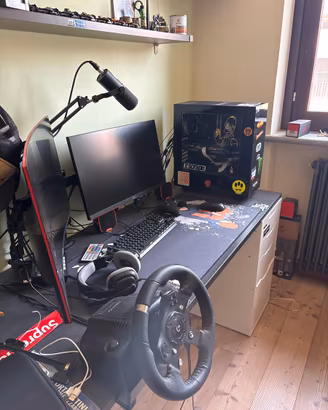 Postazione completa di pc e accessori