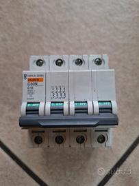 Interruttore C16 4 poli