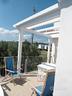 appartamento-con-terrazza-in-villa-vicino-al-mare