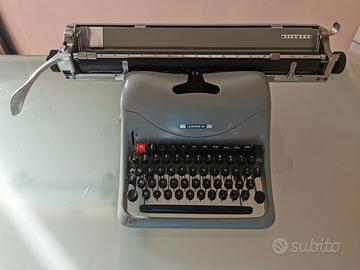 Macchina da scrivere Olivetti vintage antiquariato