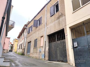 Casa con cortile in Via Parini Siliqua