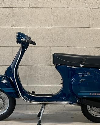 Vespa 125 ET3 Primavera Targa Pisa