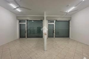 NEGOZIO A SAN MAURO PASCOLI