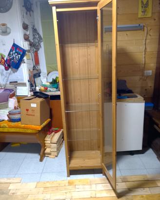 Undicesima,vetrina verticale con luce interna a 5P