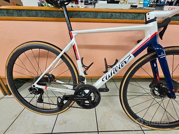 Wilier verticale taglia M con manubrio-cockpit