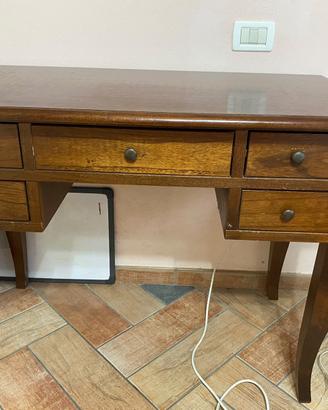scrivania in legno