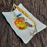 Vassoio con manico in vimini e bamboo realizzato d