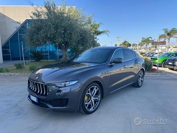 Maserati Levante V6 275cv Super T-stock prezzo