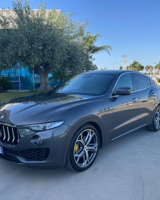 Maserati Levante V6 275cv Super T-stock prezzo