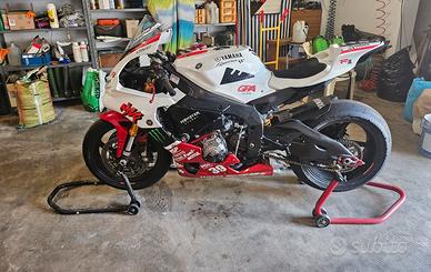 Yamaha r1 pista 2015