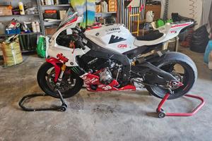 Yamaha r1 pista 2015