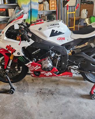 Yamaha r1 pista 2015