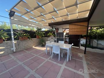 VILLA A SCHIERA A TERRACINA