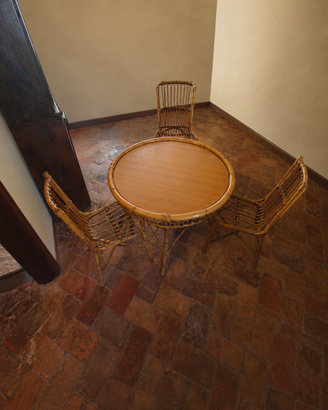 Tavolo rotondo in vimini/rattan con 4 sedie – Stil
