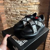 Scarpe “Love Moschino”