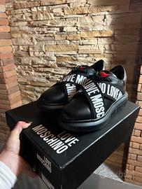 Scarpe “Love Moschino”