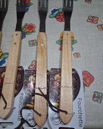 forchettoni per barbecue con manico in legno.nuovi