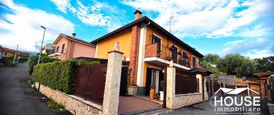 Ragalna rifinita villa accorpata