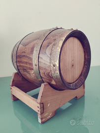 Piccola botte da arredamento