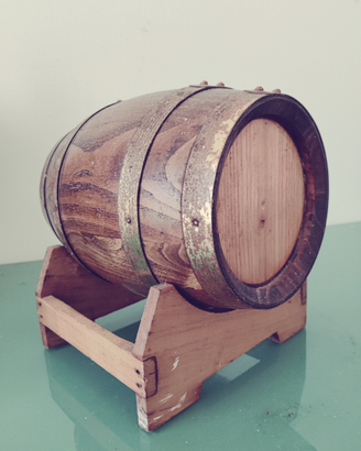 Piccola botte da arredamento