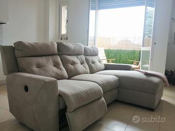 Divano angolare con penisola
