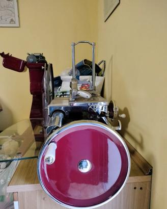 affettatrice con volano lario
